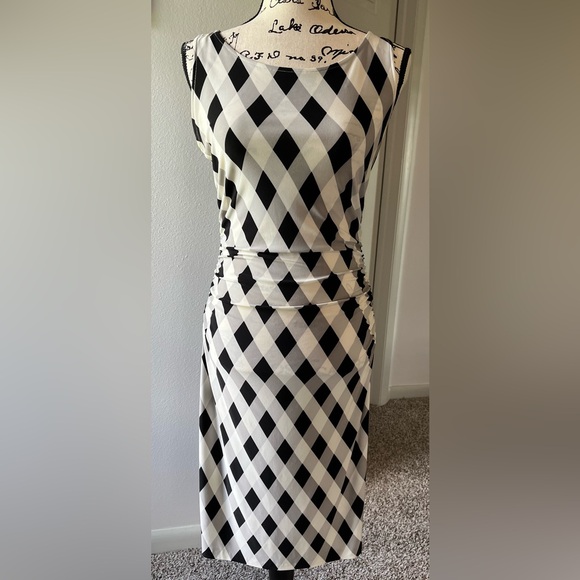 Normakaali Dresses & Skirts - Normakamali black and white dress ruched in back and sides. Sleeveless Size M